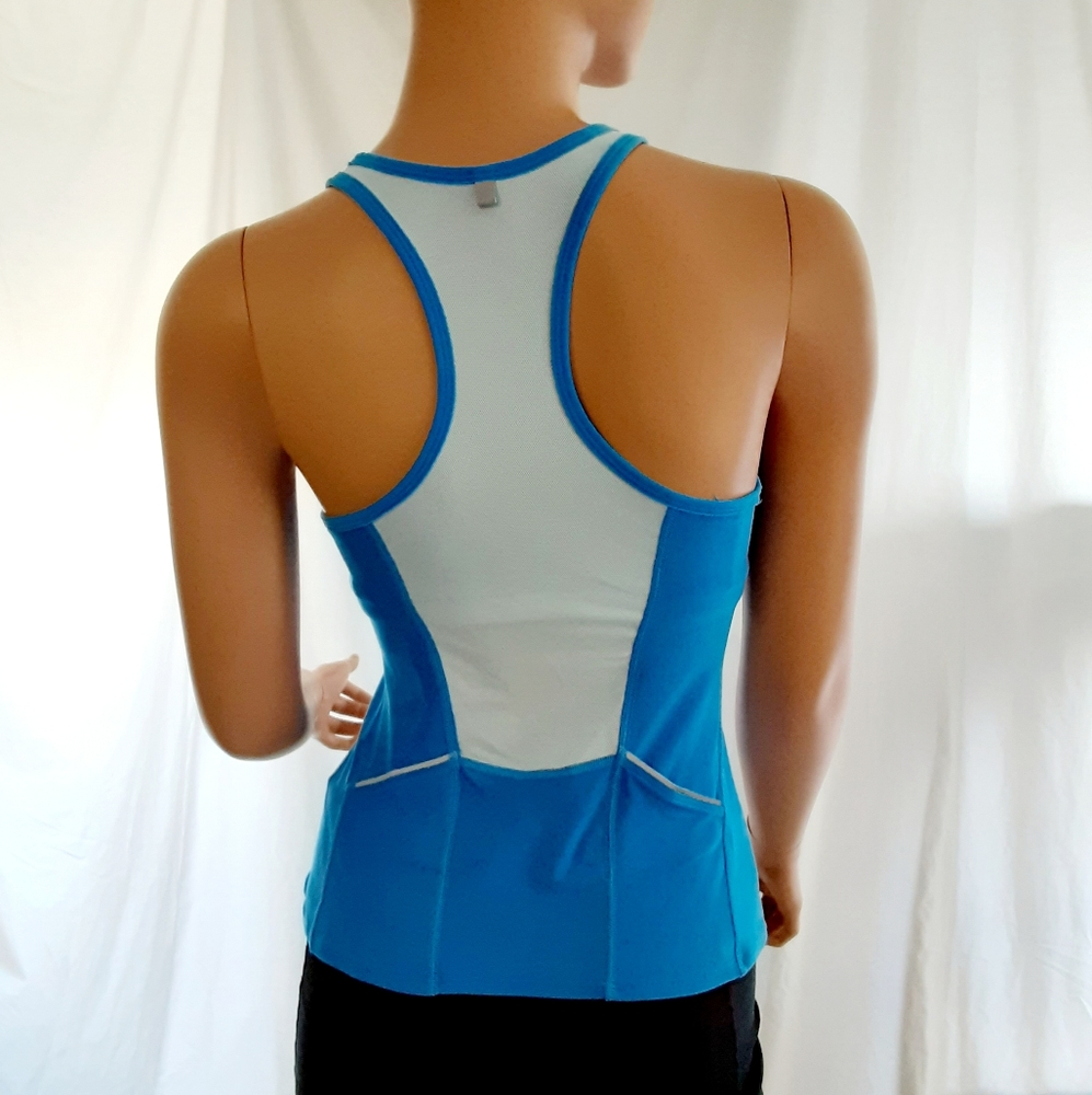 *SOLD* Nike Dri-Fit Reflective Runners Tank - Picture 3 of 6